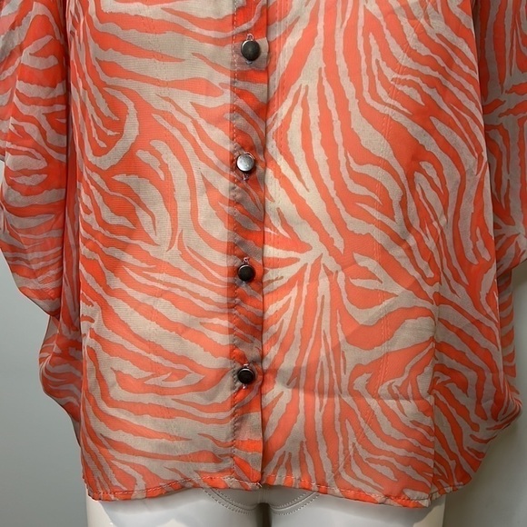 ✨HOST PICK✨ Women’s Coral & Gray Zebra Print Sheer Shirt - Picture 3 of 12